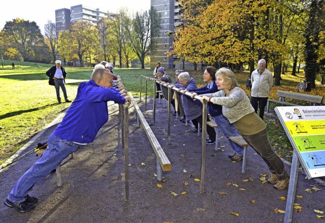 Balance, Kraft und Beweglichkeit lassen sich mit den neuen Gerten trainieren.   | Foto: Michael Bamberger