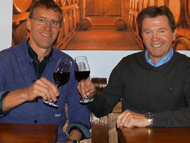 Inhaber Josef Rohrer (rechts) und Kell...olgreichen Weingut Schwrer in Durbach  | Foto: hr