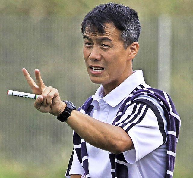 2:1, 3:0? FCZ-Coach Tinh Ngo tippt fr die BZ.  | Foto: matthias Konzok
