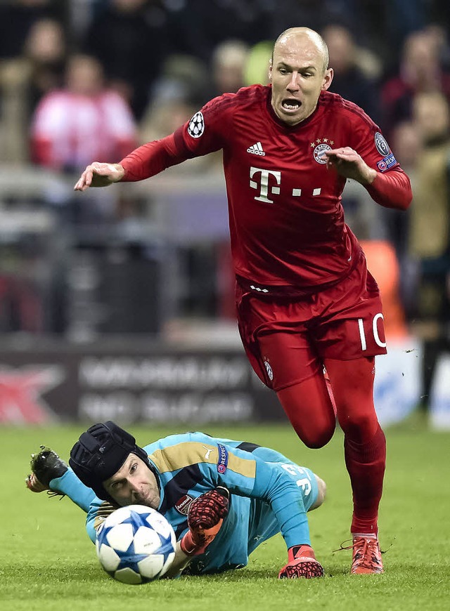 Unwiderstehlich: Arjen Robben (rechts)...e er aber diese Chance ausnahmsweise.   | Foto: afp