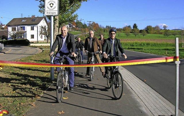 Den Radweg entlang der Panoramastrae ...selbst dafr als einziger einen Helm!   | Foto: Sylvia-Karina Jahn