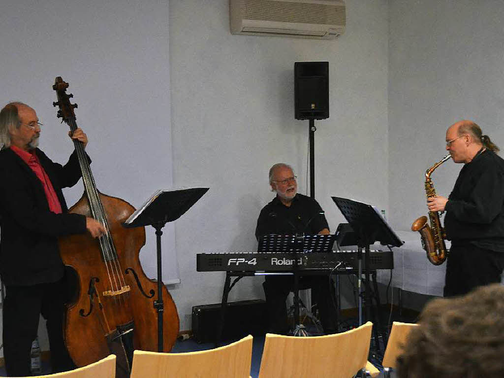 Fr die beschwingte musikalische Note sorgte das Ralf Geisler Trio