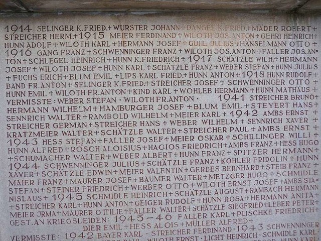 Namenstafel der Gefallenen, Getteten ...e auf dem Kriegerdenkmal in Gottenheim  | Foto: Manfred Frietsch