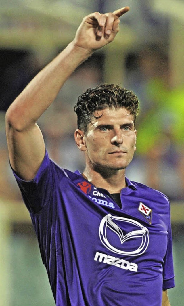 Hier bin ich wieder: Mario Gomez, hier... Kreis der Nationalmannschaft zurck.   | Foto: dpa