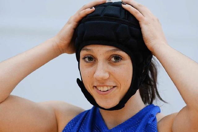 Warum spielt eine Freiburger Basketballerin mit Kopfschutz?