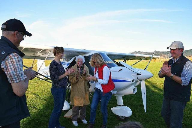 90-Jhrige erfllt sich ihren Traum vom Fliegen