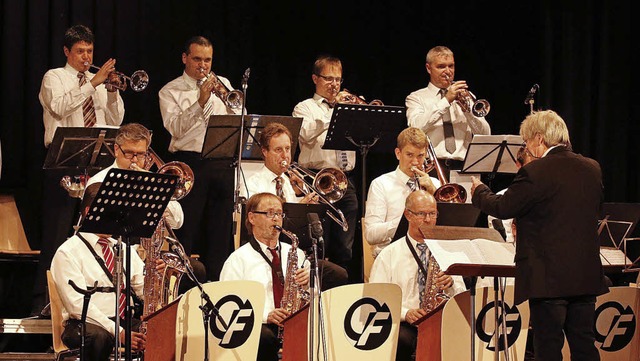 Ihr letztes Dirigat durch Ossy Fahrner...band gab nochmal Alles im Brgerhaus.   | Foto: heidi fssel