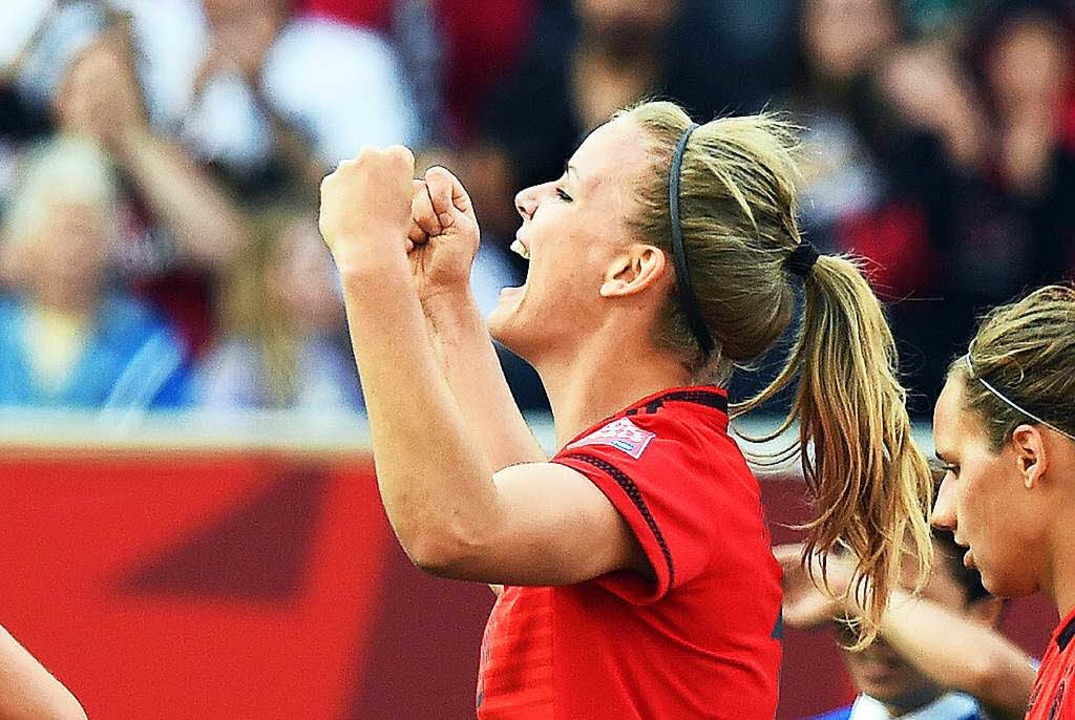 Erzielte das 3:0 für den SC im Pokal-V...usen: Nationalspielerin Lena Petermann  | Foto: AFP