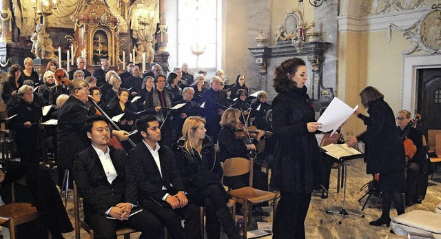 Der Chor Sankt Martin und vier  Solist...rten den Festgottesdienst am Sonntag.   | Foto: Hansjrg Bader