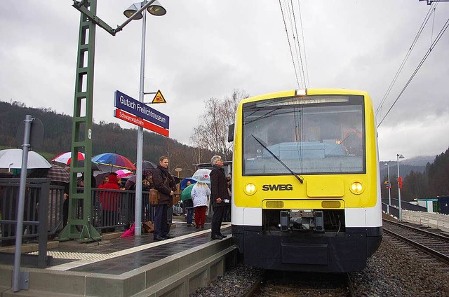 Im Dezember 2014 wurde der neue Bahnhalt eingeweiht.  | Foto: hr