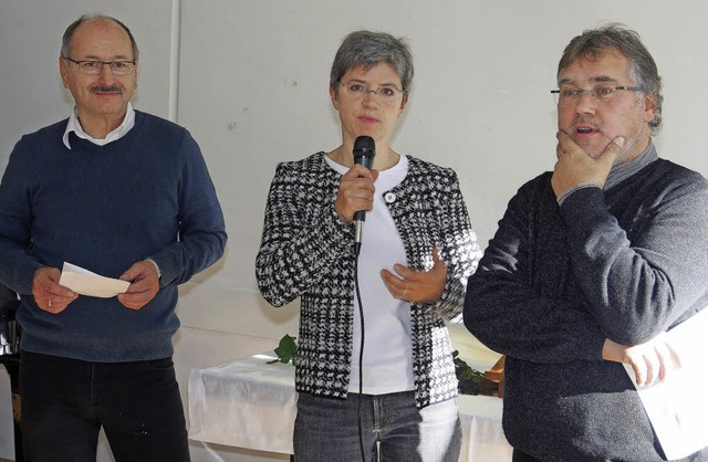 Gerd Sauer, Gudrun Hauck und Pfarrer J...lischen Christus- und Paulusgemeinde.   | Foto: Boris Burkhardt