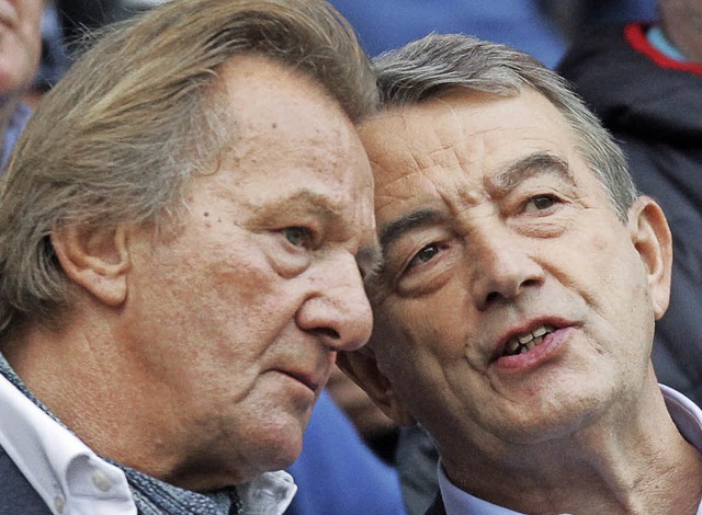 DFB-Chef Wolfgang Niersbach (rechts), ...el zwischen dem FSV und Wolfsburg an.   | Foto: dpa