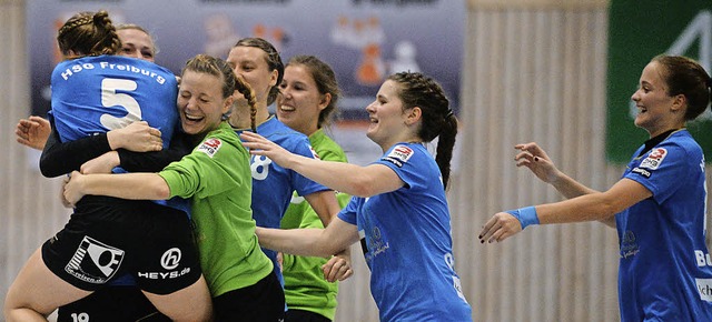 Pures Glck: die HSG-Spielerinnen nach dem Sieg am Samstag   | Foto: Seeger