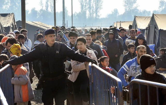 Tausende Flchtlinge durchqueren derze...Das Thema hat den Wahlkampf bestimmt.   | Foto: AFP