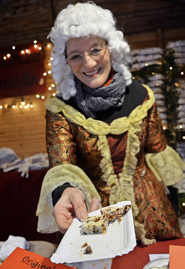 Bitte probieren: Beliebt ist der echte Dresdner Stollen.  | Foto: Barbara Ruda