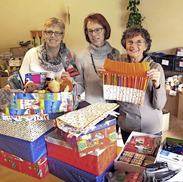 Weihnachten im Schuhkarton: Bei Gerdi ...eim, Gerdi Krsselin, Doris Petermann.  | Foto: Jutta Schtz