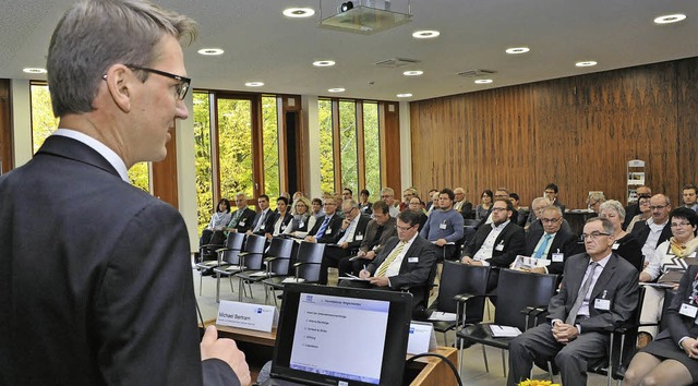 Jochen Schwend referiert bei der IHK.   | Foto: privat