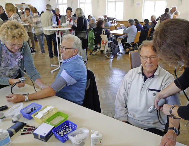 Blutdruck messen im Doppelpack.  | Foto: Eva Korinth