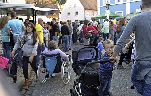 Da mssen wir jetzt durch! Ja,  es war schwer was los im Mittelstdtli.  | Foto: Bernd Fackler