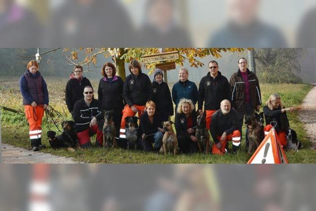 Hund und Mensch ben in Istein und Huttingen das Retten