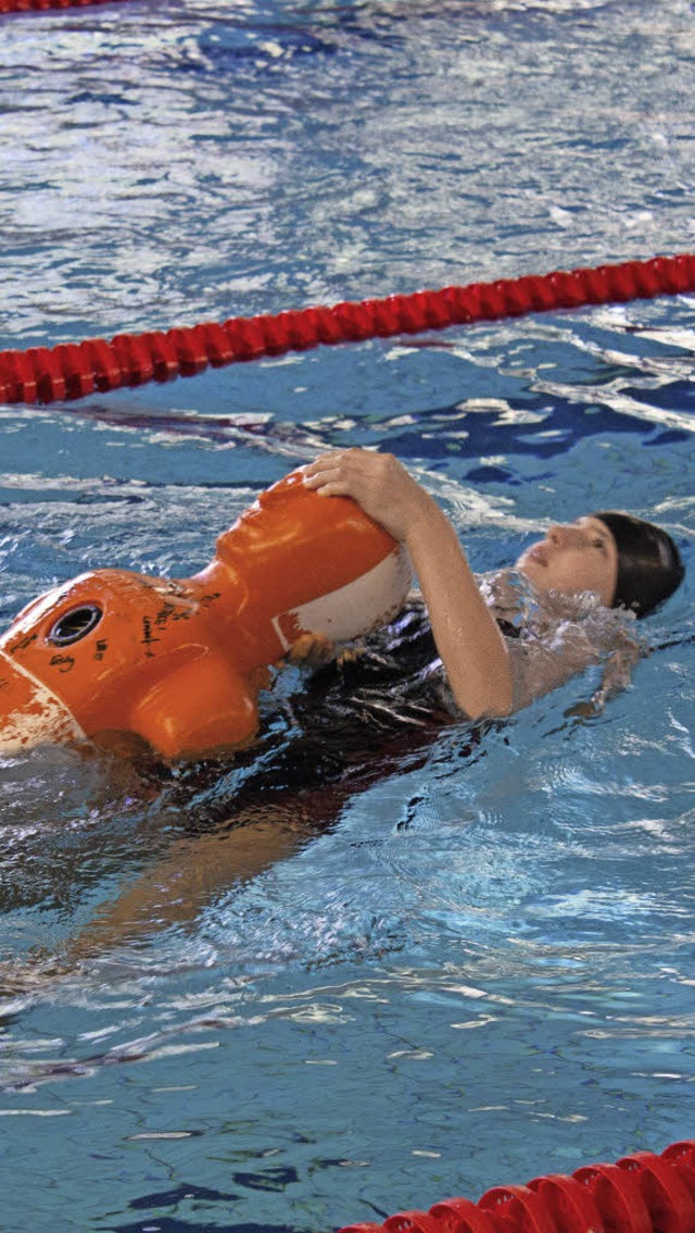 Auch Rettungsschwimmen war eine Disziplin.   | Foto: Ansgar Taschinski