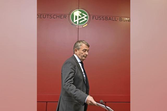 Niersbach geht, die Vorwrfe bleiben