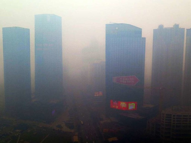 Man sieht, dass man wenig sieht in Shenyang.  | Foto: dpa