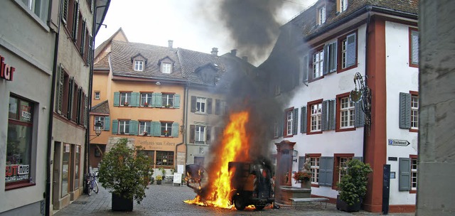 Ein Raub der Flammen: Die Straenkehrmaschine brannte aus.   | Foto: Valentin Zumsteg