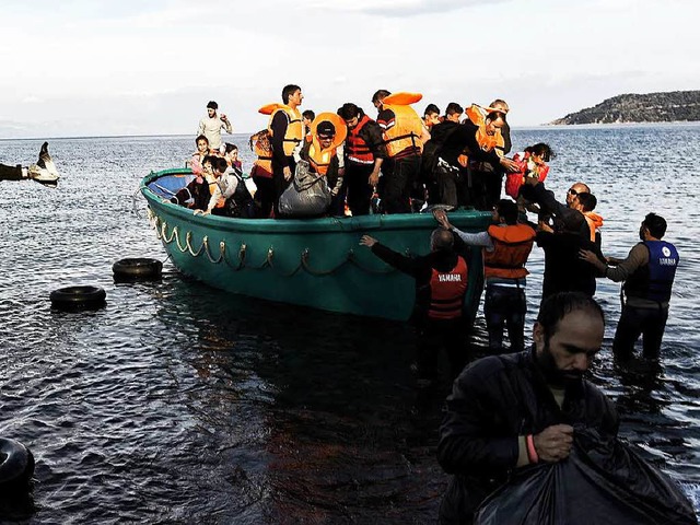 Flchtlinge landen in Lesbos.  | Foto: AFP