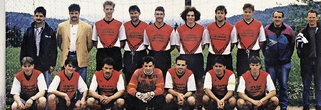 Die erste Mannschaft des SVF  1996. St...itte von links in der hinteren Reihe.   | Foto: Schilling