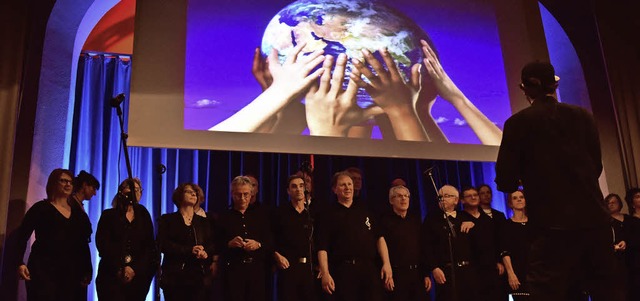 Nicht nur bei &#8222;Heal the World&#8...uf optische Untersttzung des Gesangs.  | Foto: Hans Meidhof