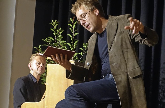 Musik und Gesang: Volker Nemmer und Max Mller (v.l.).  | Foto: Frey