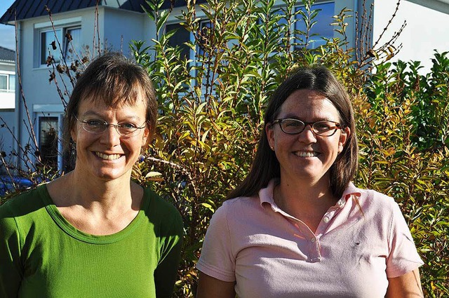 Cornelie Bchner (links) und Kerstin M...en Breisacher Helferkreis ausgearbeit.  | Foto: Kai Kricheldorff