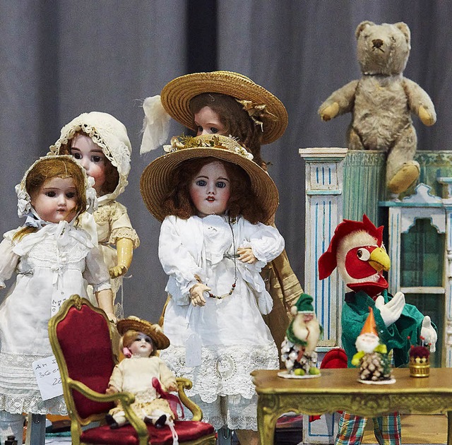 Puppenparade: Auch antikes Spielzeug f...ch  bei der Freiburger Spielzeugbrse.  | Foto: Markus Schwerer