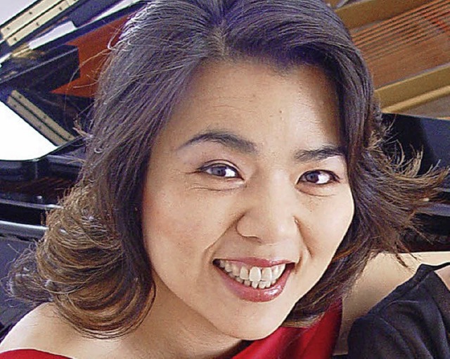 Deug Yun Kim umrahmt den literarischen Abend am Klavier.   | Foto: Privat