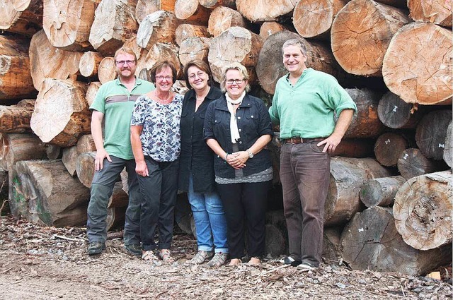 Das Team der Holzverkaufsstelle  | Foto: Privat