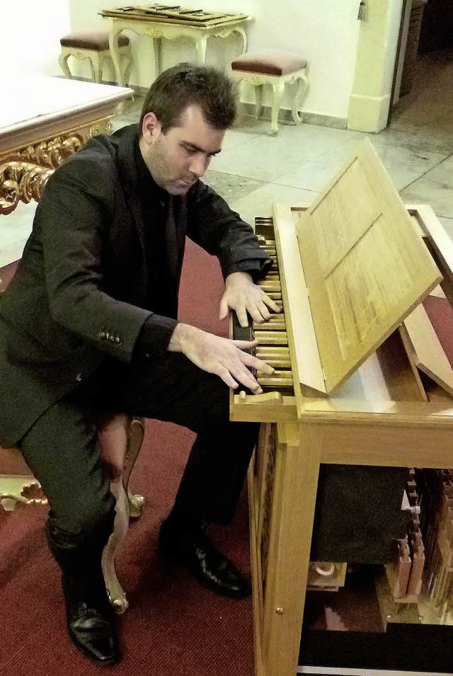 Voller Krpereinsatz: Jan Esra Kuhl an der Orgel   | Foto: Christian Wehrle