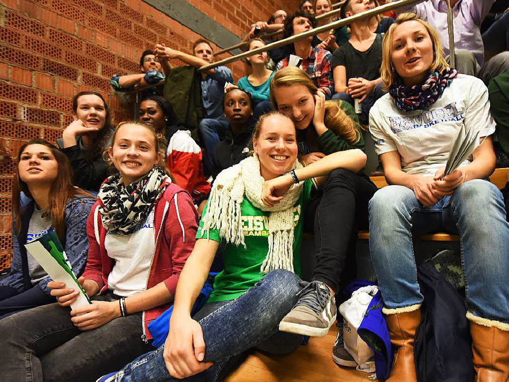 Besuch vom Basketball: Auch die Eisvgel des USC untersttzten die 1844-Jungs.