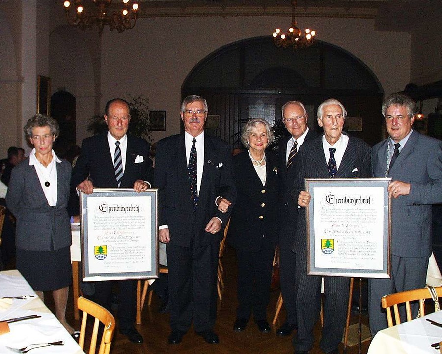 2002: Die Gemeinde Gutach hat mit Hors...nn (74, 2.v.l.) zwei neue Ehrenbürger.  | Foto: Gerda Oswald