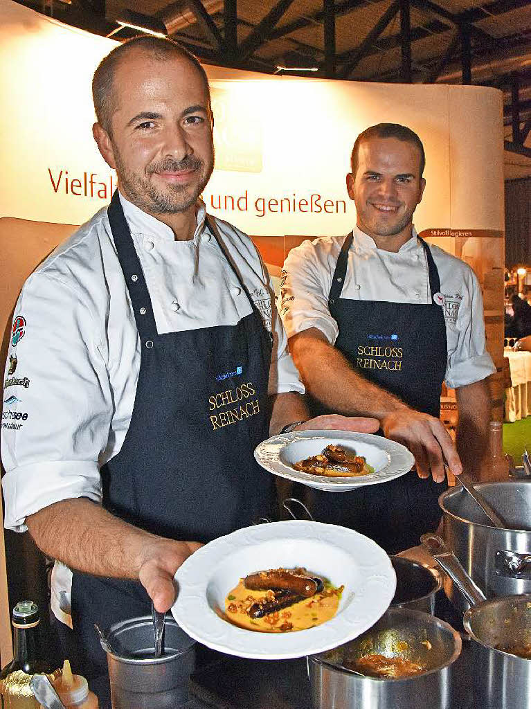 Oliver Rausch (links, hier mit Souschef Christian Koch bei der Plaza Culinaria) verteidigt den Stern frs Herrehus im Munzinger Schloss Reinach