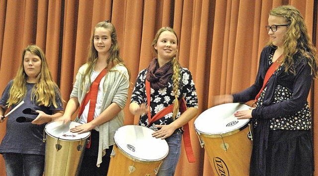 Trommlerinnen der Jengerschule in Ehrenkirchen   | Foto: Ralph Fautz