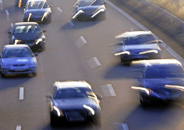 Autos sind heute lnger unterwegs als frher.   | Foto: dpa