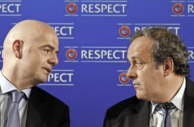 Ob Gianni Infantino (links) oder Mihce... Fifa-Prsidentenamt gehen, ist offen.  | Foto: afp