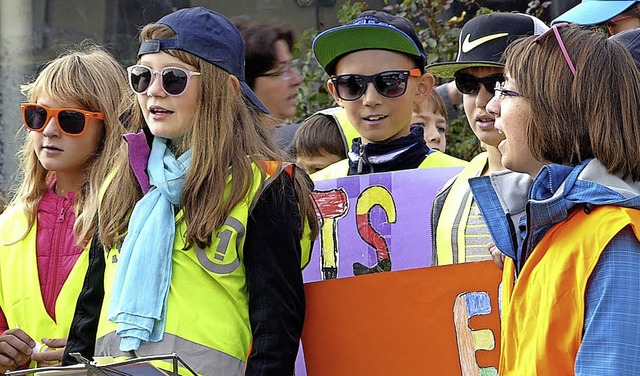 Die Viertklssler fhrten auf der Demo...hrerin Kathrin Gnther einen Rap auf.   | Foto: Privat