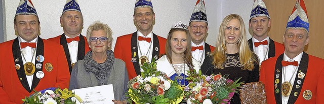 Neue Prinzessin der Wyhler Narrengilde...inks) wurde zum Ehrenmitglied ernannt.  | Foto: Jrgen Schweizer