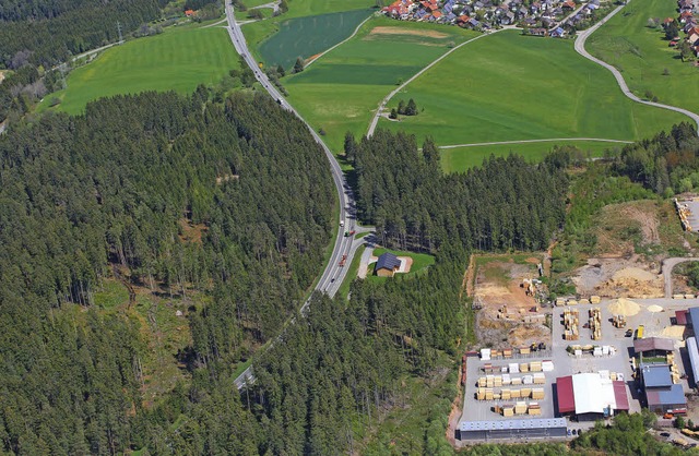 Im Bereich neben den ehemaligen  Holzw... neue Tank- und Rastanlage entstehen.   | Foto: Christa Maier