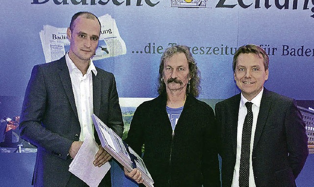 Harald Scharnofske (Mitte) sorgt seit ...nd BZ-Vertriebsleiter  Thomas Zehnle.   | Foto: holger knferl