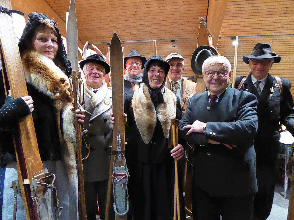 Die historischen Skifahrer aus Brental mit Erwin Lauterwasser.