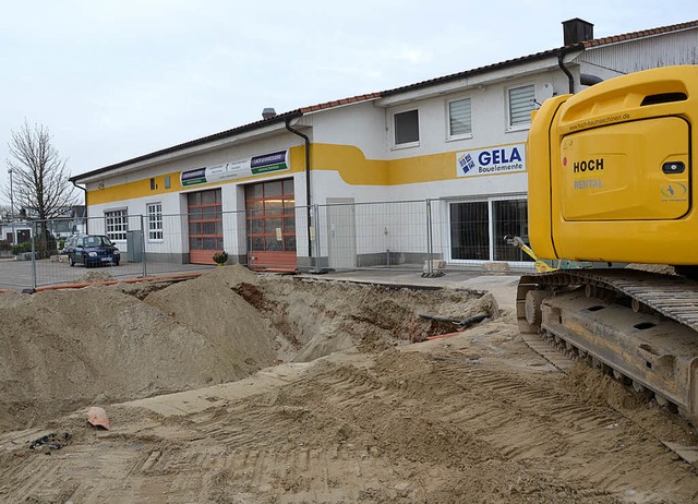 Die Gela-Filiale und die Kfz-Lackierwe...ntanks sind gerade ausgebaut worden.    | Foto: Langelott