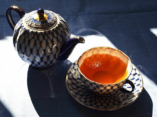 Edles Gef: Teetasse und Kanne aus de...220; von Lomonosov aus St. Petersburg   | Foto: Stephan Clauss